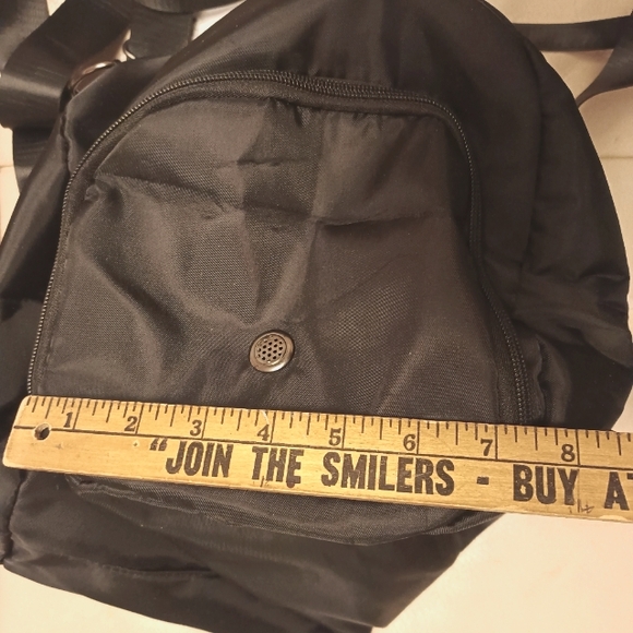 Halara gym duffle bag with adjustable strap, new - Picture 13 of 14